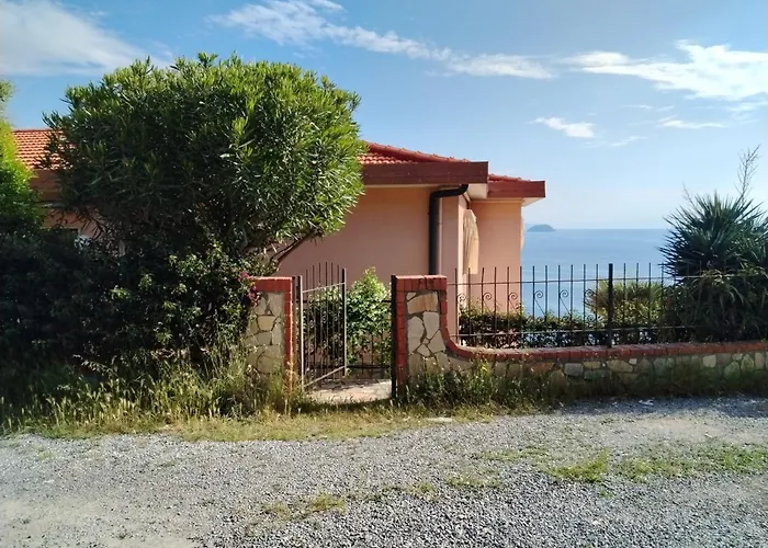 Belo Horizonte Free Parking, Sea Front Laigueglia